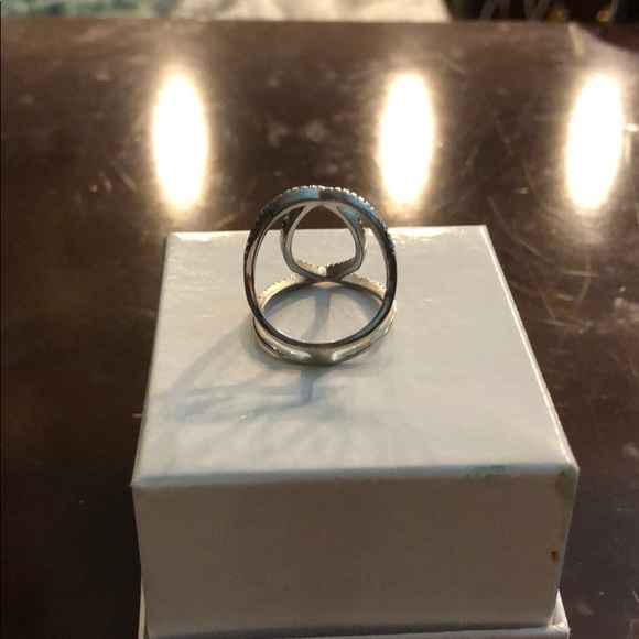 Silver ring - Picture 2 of 3